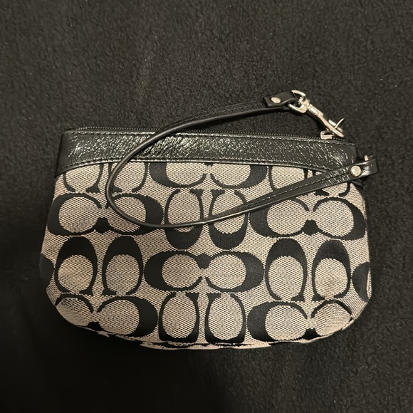 Coach wristlet - Picture 3 of 3